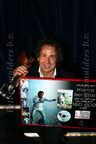 Hilversum 25 september 2003
Uitreiking van de gouden beelden in studio 21
Marco Borsato met platina dvd