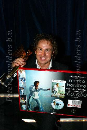 Hilversum 25 september 2003
Uitreiking van de gouden beelden in studio 21
Marco Borsato met platina dvd