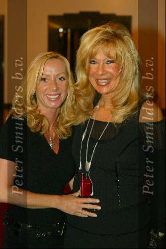 Scheveningen 8 december 2003
Feestje Holland Casino in circustheater.
Mary Borsato en Sylvana Borsato