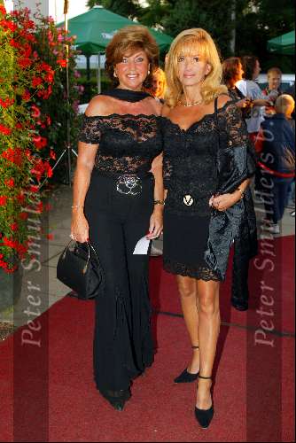 Hoofddorp 3 september 2003
30 jaar cafe la bastille in claus party house
Netty v d Veer