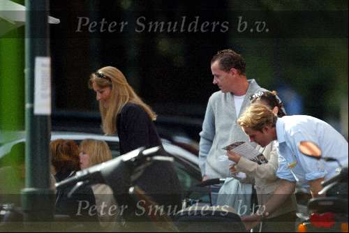 Amsterdam 27 september 2003
Paulette Schroder met broer en vriend