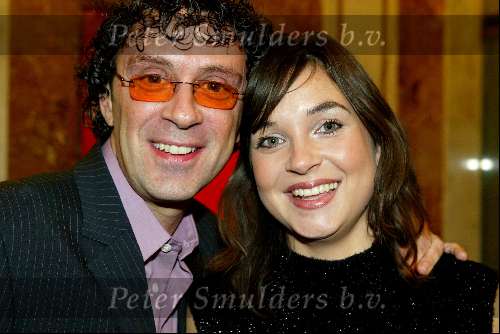 Amsterdam 2 december 2003
Premiere West Side Story in Carre.  Peter Douglas met vriendin.