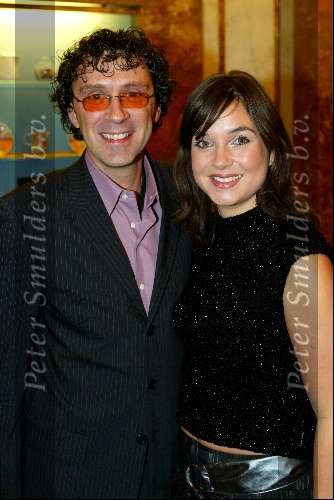 Amsterdam 2 december 2003
Premiere West Side Story in Carre.  Peter Douglas met vriendin.