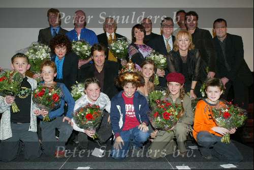 Amsterdam 9 december 2003
Premiere Pietje Bell in City theater.
Quinten Schram en de cast van Pietje Bell