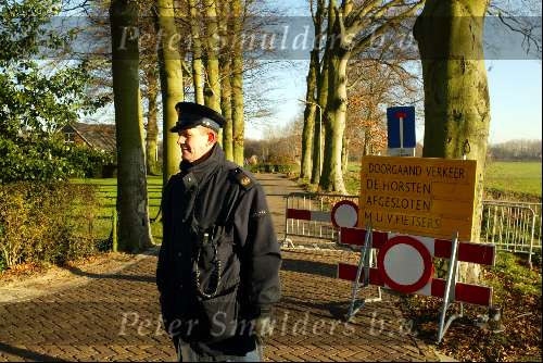 Wassenaar 8 december 2003
Bezoek bij de Horsten na geboorte kindje Maxima en Prins Willem Alexander. Politie