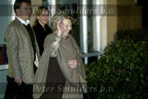 Den Haag 07 december 2003
Koningin Beatrix en Prins Friso en Mabel Wisse Smit op bezoek in Bronovo.