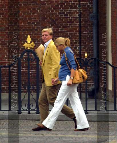 Den Haag 5 september 2003
Prins Willem  Alexander en zwangere Prinses Maxima bij Huis ten Bosch
