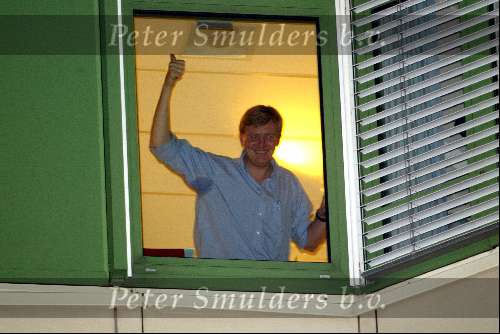 Den Haag 7 September 2003
Prins Willem Alexander zwaaiend nadat hij net vader is geworden