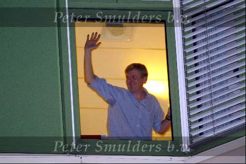 Den Haag 7 September 2003
Prins Willem Alexander zwaaiend nadat hij net vader is geworden