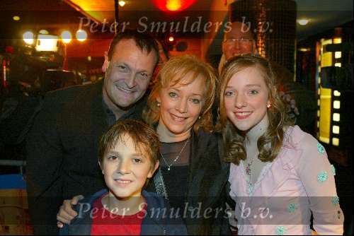 Amsterdam 9 december 2003
Premiere Pietje Bell in City theater.
Quinten Schram met zijn moeder Maria Peters en zijn vader Dave Schram.