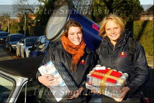 Wassenaar 8 december 2003
Bezoek bij de Horsten na geboorte kindje Maxima en Prins Willem Alexander. Red Bull meisjes