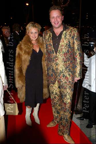 Amsterdam 2 december 2003
Premiere West Side Story in Carre.  Vera Mann met een vriend