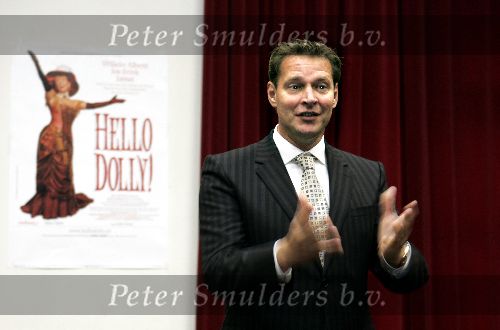 Amsterdam 22 september 2004
Presentatie Hello Dolly . Albert Verlinden
Peter Smulders bv