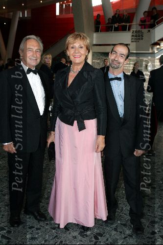 Rotterdam 19 september 2004
Premiere Crazy for You in het nieuwe Luxor.
Annewil Blankers met man en zoon