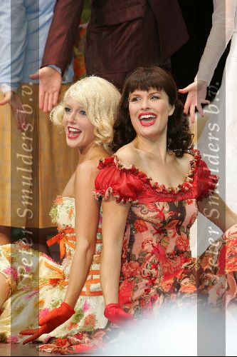 Rotterdam 19 september 2004
Premiere Crazy for You in het nieuwe Luxor.
Anouk v Nes en Chantal Janzen