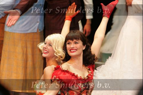 Rotterdam 19 september 2004
Premiere Crazy for You in het nieuwe Luxor.
Anouk v Nes en Chantal Janzen