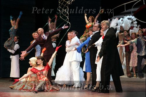 Rotterdam 19 september 2004
Premiere Crazy for You in het nieuwe Luxor.
Chantal Janzen Dick Cohen  Anouk v Nes en Joke de Kruijf