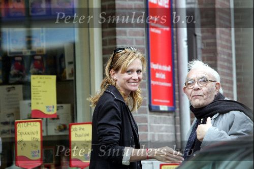 Amsterdam 17 september 2004
Ariane Spier met nieuwe liefde  op de Cornelis Schuytstraat