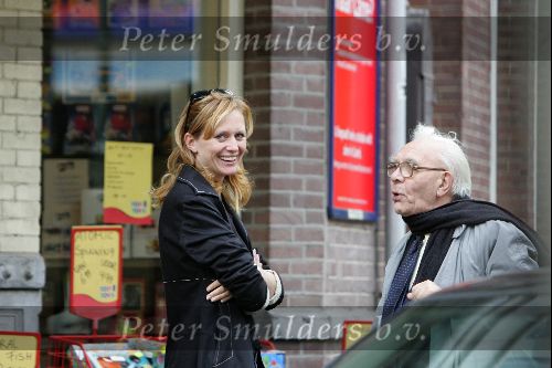Amsterdam 17 september 2004
Ariane Spier met nieuwe liefde  op de Cornelis Schuytstraat