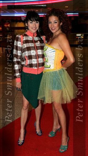 Scheveningen 13 september 2004
Premiere Cool in pathe scheveningen.
Birgit Schuurman     Katja Schuurman
