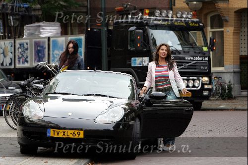 Amsterdam 17 september 2004
Carmen Rijkaard met porsche 911 cabrio op de Cornelis Schuytstraat