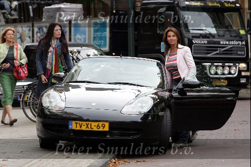 Amsterdam 17 september 2004
Carmen Rijkaard met porsche 911 cabrio op de Cornelis Schuytstraat