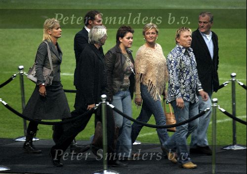 Amsterdam 27 september 2004
Afscheid Andre Hazes in de Amsterdam Arena
Caroline Tensen met Frank Wisse en danny Blind met vrouw