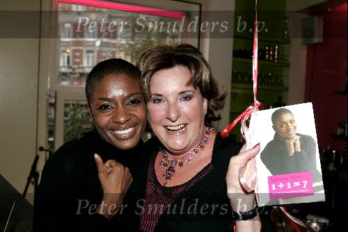 Amsterdam 21 september 2004
Presentatie boek Sylvana Simons.
Sylvana met Catherine Keyl
