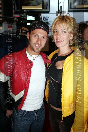 Scheveningen 13 september 2004
Premiere Cool in pathe scheveningen.
Christophe Haddad met hoofddoek en vriendin