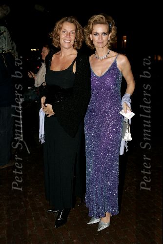 Utrecht 24 september 2004
Premiere Alice in glamourland.
Daphne Deckers met een vriendin
Peter Smulders bv