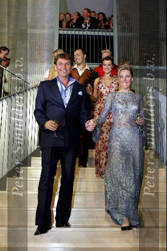 Rotterdam 19 september 2004
Premiere Crazy for You in het nieuwe Luxor.
Anouk v Nes en Dick Cohen Chantal Janzen en Joke de Kruijf