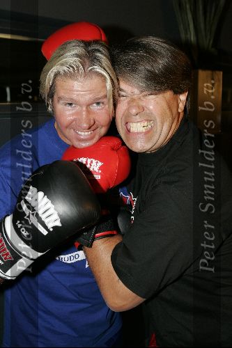 Amstelveen 23 september 2004
Presentatie boksers bekende nederlanders bij Special Sports.  
Emile Ratelband en Dries Roelvink