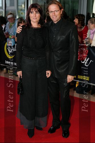Rotterdam 19 september 2004
Premiere Crazy for You in het nieuwe Luxor.
Eric v Tijn met vrouw