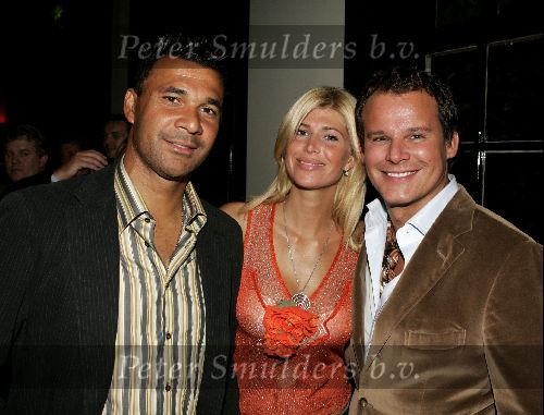 Amsterdam 21 september 2004
Presentatie wijnen Gordon in hotel Blakes.
Ruud Gullit Estelle Gullit en Leco v Zadelhoff