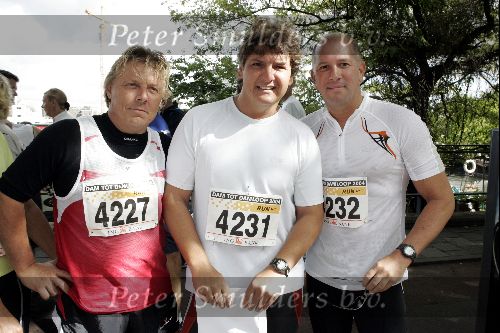 Zaandam 19 september 2004
Dam tot Dam Loop. 
Rene Froger met Frank Schmitt en zwager