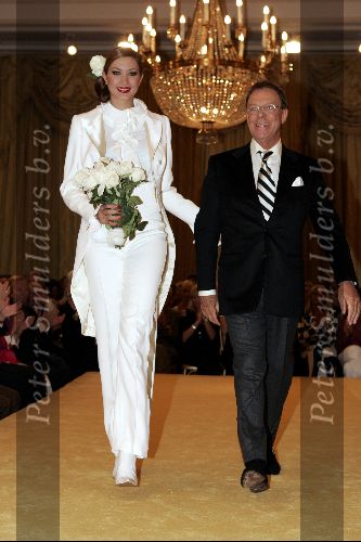 Amsterdam 6 september 2004
Modeshow Frans Molenaar in het Amstel Hotel.
Frans  model in Bruidspak