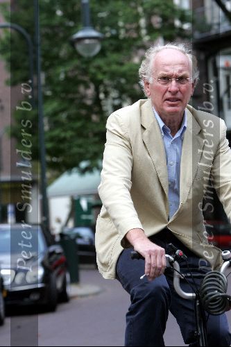 Amsterdam 11 september 2004
Fred Oster op fiets in de cornelis schuytstraat