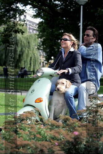 Amsterdam 11 september 2004
Gallyon v Vessem met vriend en hond op scooter