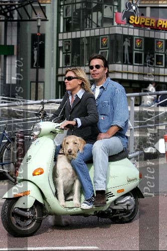 Amsterdam 11 september 2004
Gallyon v Vessem met vriend en hond op scooter