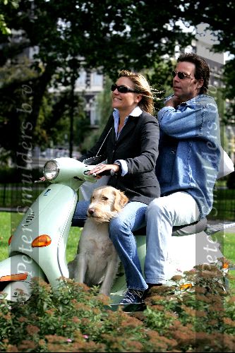 Amsterdam 11 september 2004
Gallyon v Vessem met vriend en hond op scooter