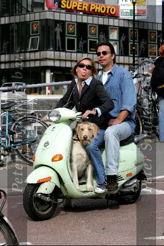 Amsterdam 11 september 2004
Gallyon v Vessem met vriend en hond op scooter. 
Gallyon steekt tong uit