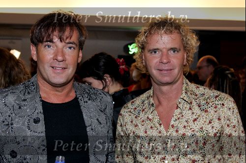 Utrecht 24 september 2004
Premiere Alice in glamourland
Gerard Joling met Wino ontzigt