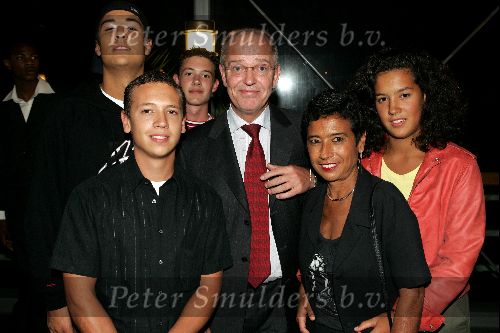 Scheveningen 13 september 2004
Premiere Cool in pathe scheveningen.
Gerrit Zalm met vrouw en kinderen