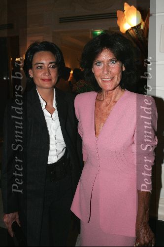 Amsterdam 6 september 2004
Modeshow Frans Molenaar in het Amstel Hotel.
Gretha Duisenberg met dochter