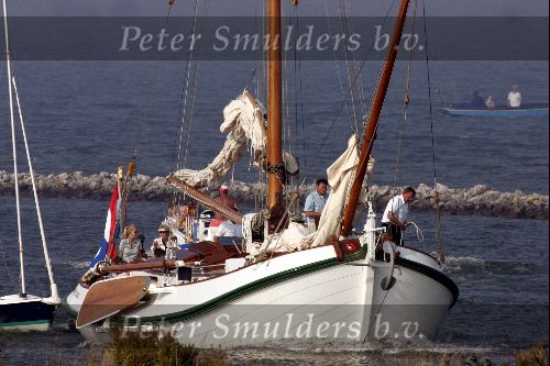 Muiden 4 september 2004
Koningin Beatrix varen met Mabel Wisse Smit Prins Friso Prins Constantijn  Prinses Laurentien Prinses Eloise en Prins Claus Cazimir Groene Draeck