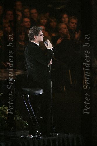 Amsterdam 27 september 2004
Afscheid Andre Hazes in de Amsterdam Arena
Guus Meeuwis