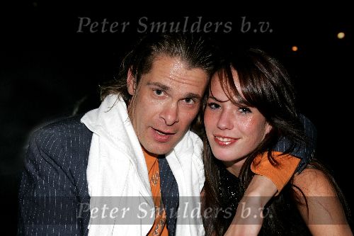 Scheveningen 13 september 2004
Premiere Cool in pathe scheveningen.
Hans Teeuwen met vriendin