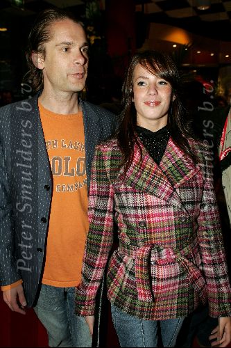 Scheveningen 13 september 2004
Premiere Cool in pathe scheveningen.
Hans Teeuwen met vriendin