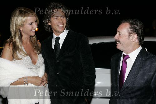 Utrecht 24 september 2004
Premiere Alice in glamourland.
Linda de Mol met vriend Sander Vahle en Hans v d Heuvel