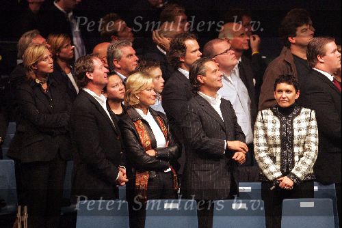 Amsterdam 27 september 2004
Afscheid Andre Hazes in de Amsterdam Arena
Harry v Hooff met Harrie v d Moesdijk en vrouwen